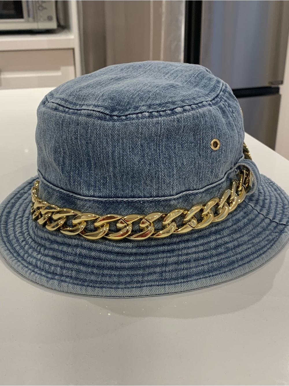 💙NWT Michael Kors Denim Bucket Hat with Gold Chain 💙 One Size